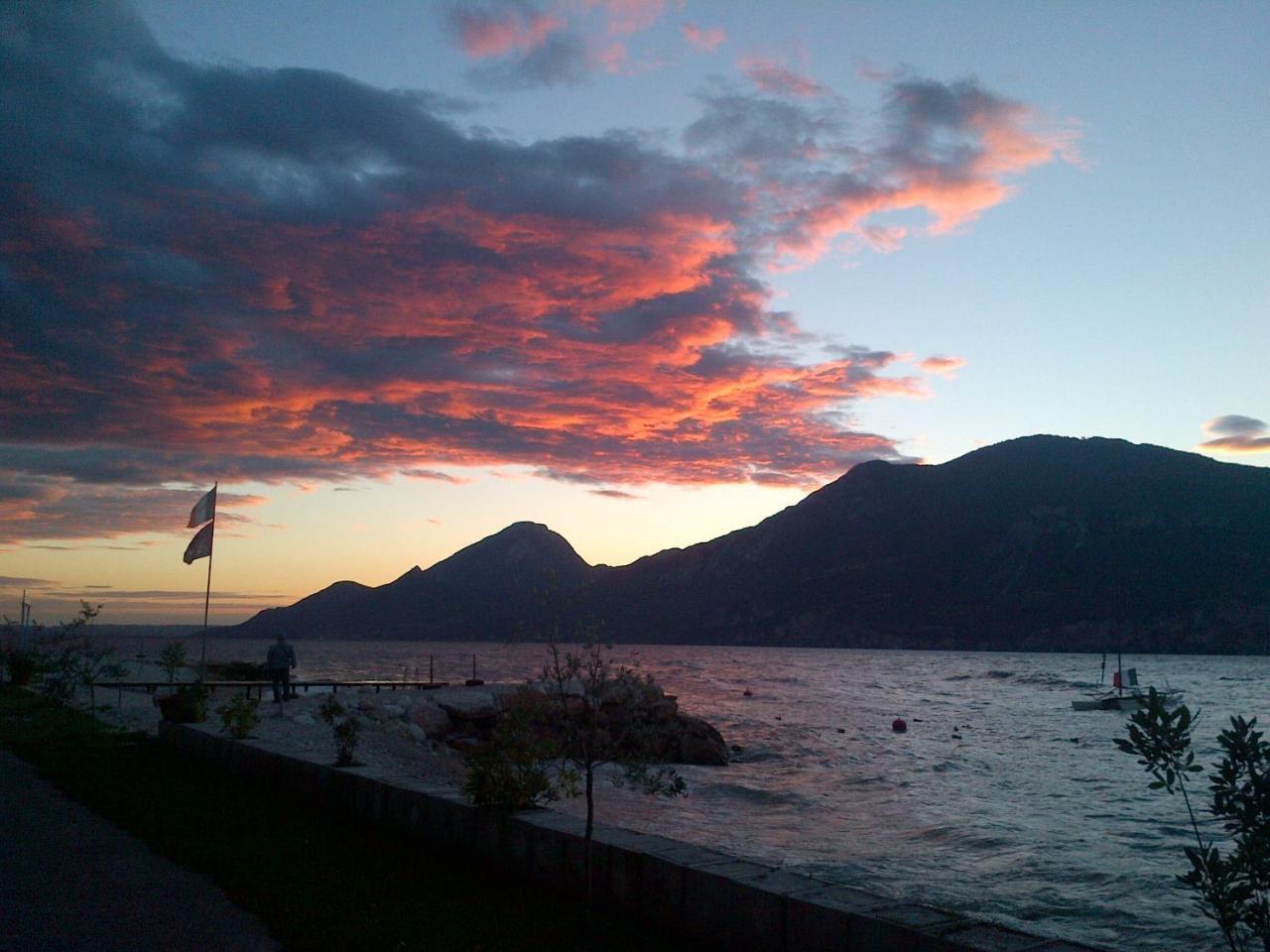 Hotel Garni Vela D'Oro Brenzone sul Garda Exterior foto
